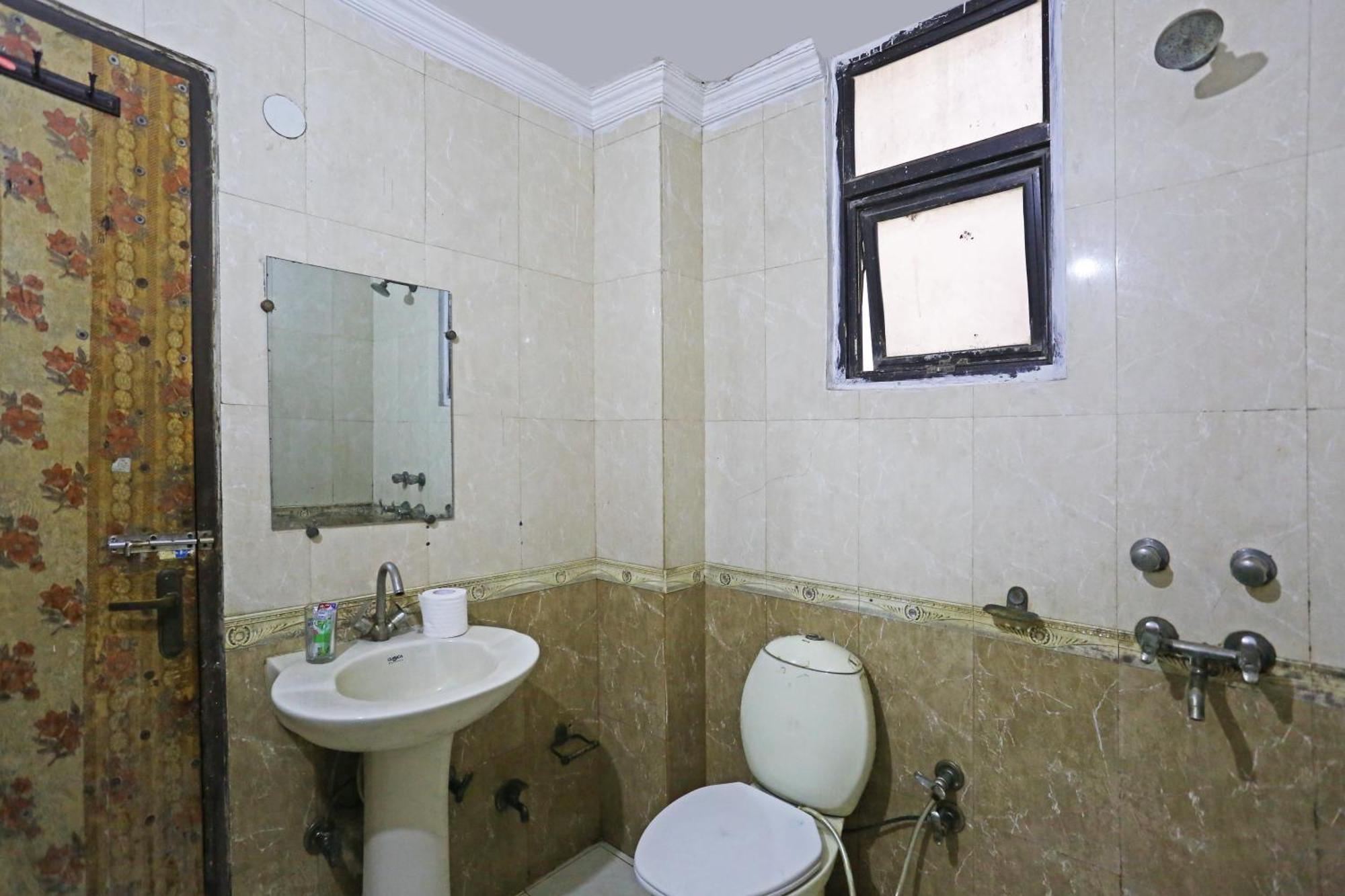 Hotel Ratandeep At Paharganj New Delhi Exterior photo