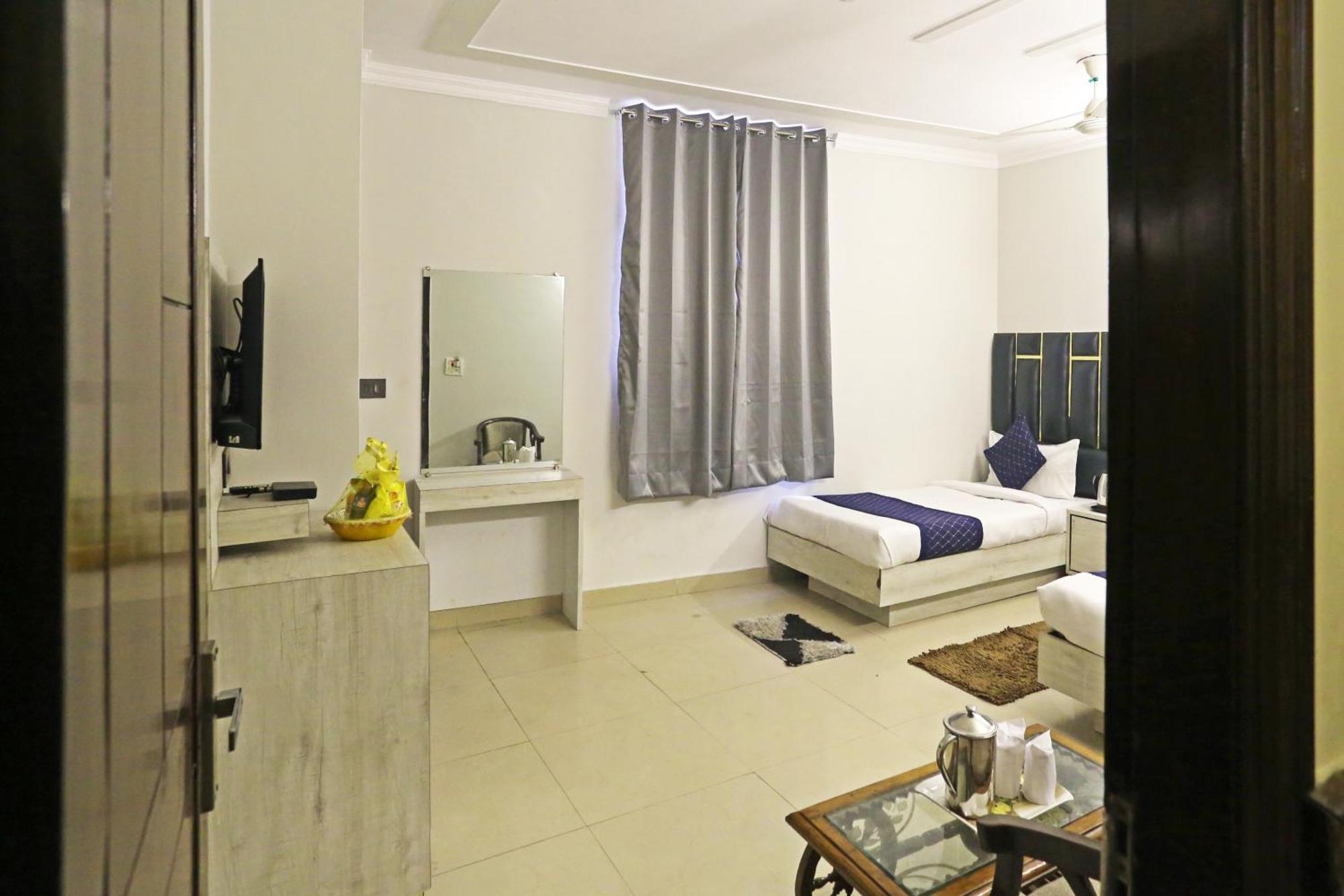Hotel Ratandeep At Paharganj New Delhi Exterior photo